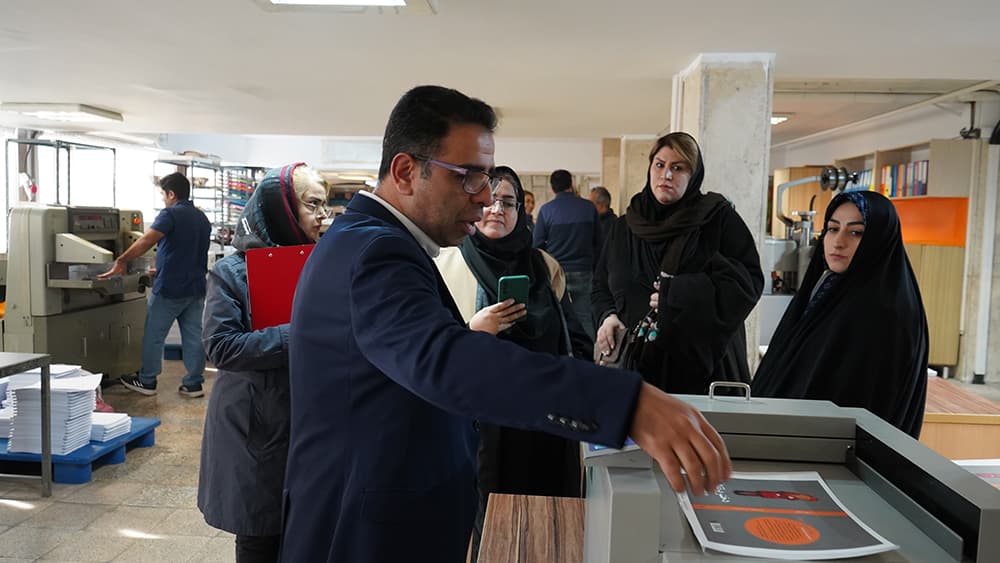 یادداشتی از هادی حسینینژاد: نقشآفرینی PODها در بازار کتاب «میخوانم» در تلاش برای رفع موانع نشر